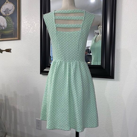 Xhilaration Women's Green & White Sleeveless Flared Mini Dress Medium - Picture 4 of 10